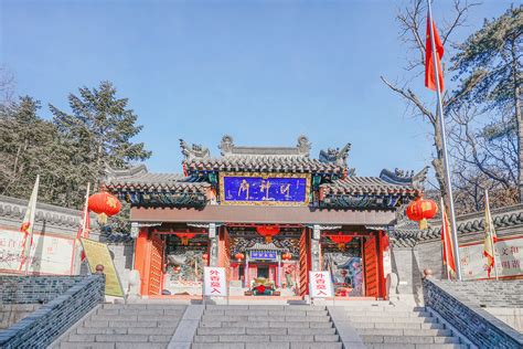 Parque Ecológico de Qianshan - Uma Jornada Deslumbrante pela História e Natureza!